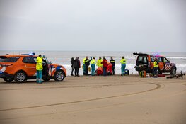 Fietser gereanimeerd op het strand