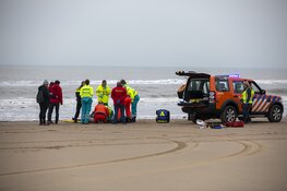Fietser gereanimeerd op het strand