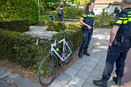 Wielrenner gewond na botsing met overstekend meisje