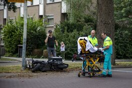 Maaltijdbezorger tegen paal tot stilstand in Bloemendaal