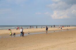 Strand Bloemendaal druk bezocht op Hemelvaartsdag