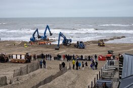 Gestrande kotter stand Zandvoort losgetrokken en de zee op