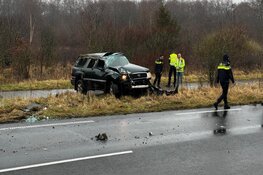 Auto crasht op Zeeweg in Overveen