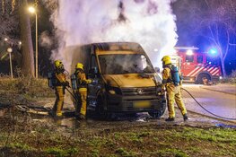Bestelwagen door brand verwoest in Bennebroek
