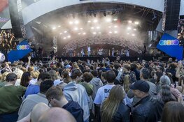 Heerlijke, zondagse sfeer op Bevrijdingspop Haarlem 2024