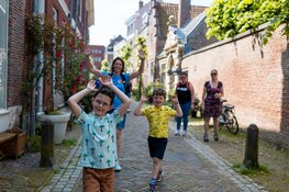 Zonnige 3e editie KiKa Haarlem City Walk laat 8.100 wandelaars stralen
