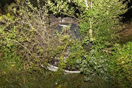 Auto op de kop in Overveen