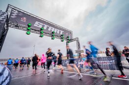Topatleten aan de start van Zandvoort Circuit Run