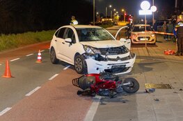 Automobilist in botsing met scooter op Meerweg in Bennebroek