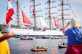 Veel bekijks bij Sail in IJmuiden tijdens vaartocht naar Amsterdam