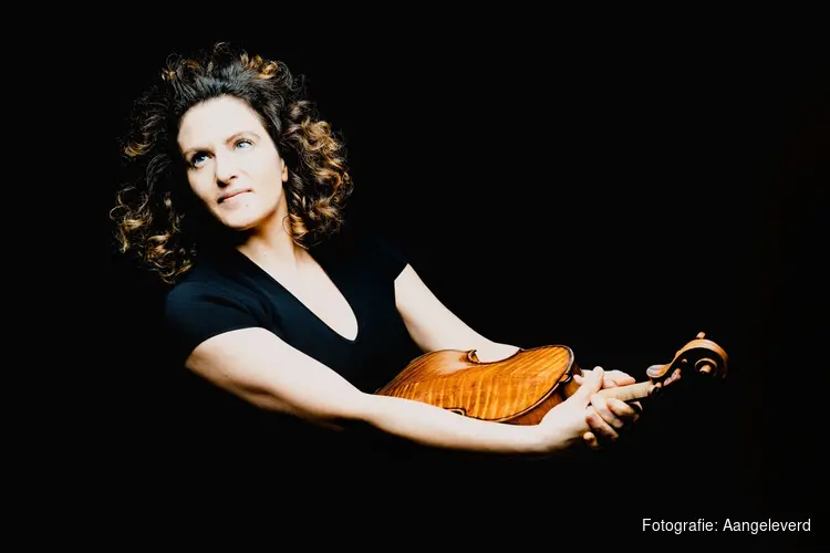 Violiste Liza Ferschtman met Bach solorecital in het gemeentehuis van Bloemendaal