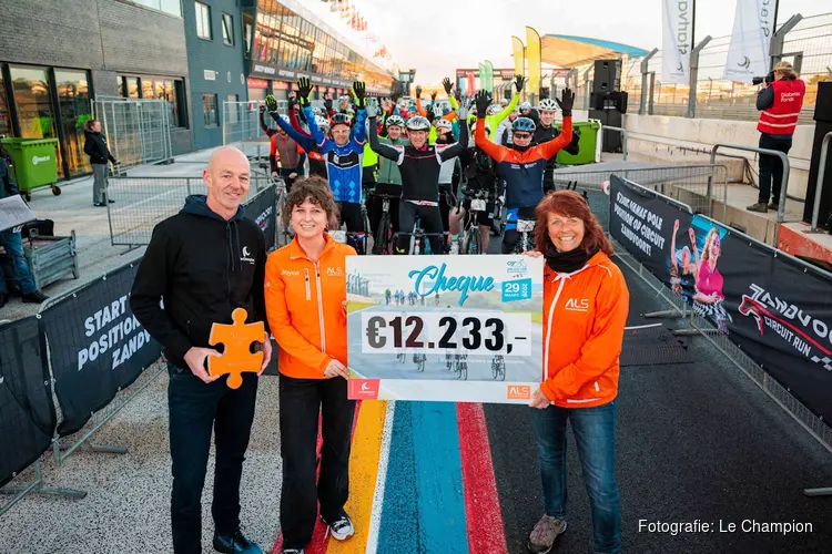 Omloop van Zandvoort bereikt maximale deelname: 4.000 fietsers, een volle grid en een vliegende start op het circuit
