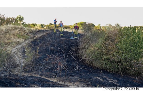 Brand in de duinen bij het Duinpierpad in Zandvoort