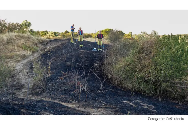 Brand in de duinen bij het Duinpierpad in Zandvoort
